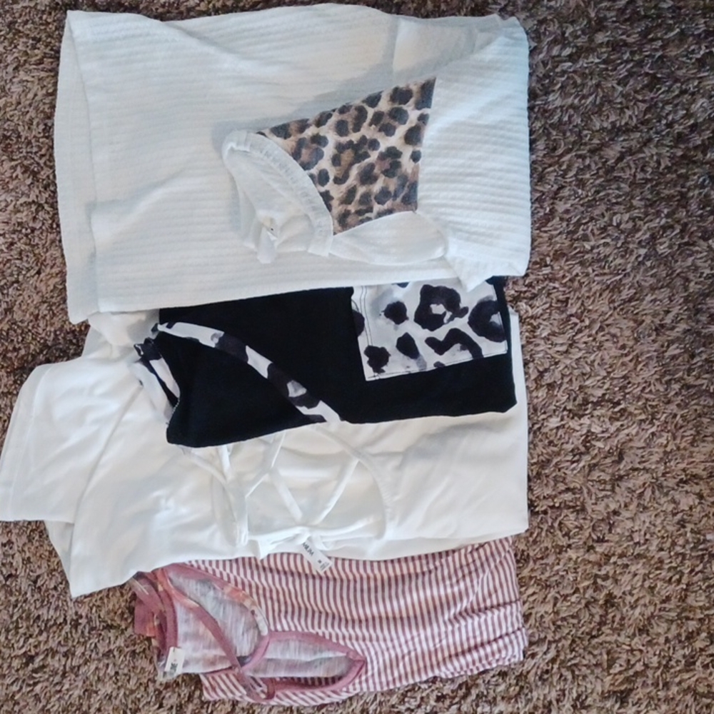 Set of 4 womens shirts